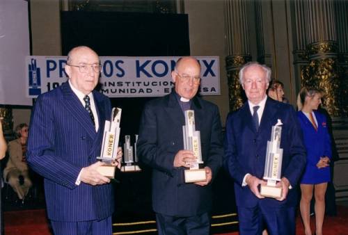 KONEX DE BRILLANTE - CARLOS MANUEL MUÑIZ, CÁRITAS ARGENTINA y ROBERTO ROCCA