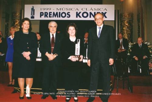 KONEX DE PLATINO - CANTANTE FEMENINA - MÓNICA MARÍA PHILIBERT 