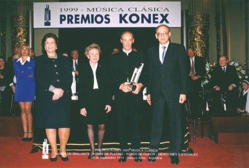 KONEX DE PLATINO - INSTRUMENTISTA DE CUERDA PUNTEADA - ROBERTO AUSSEL 