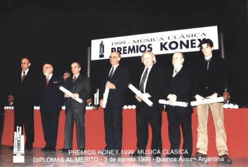 2 - DIRECTOR DE ORQUESTA 