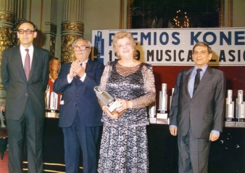 KONEX DE PLATINO - CANTANTE FEMENINA - DELIA RIGAL 