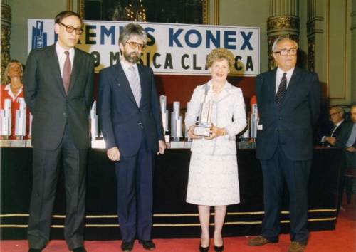 KONEX DE PLATINO - INSTRUMENTISTA DE CUERDA PUNTEADA - MARÍA LUISA ANIDO 