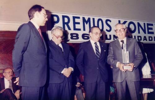 KONEX DE PLATINO - CIENCIAS POLÍTICAS - CARLOS S. FAYT 