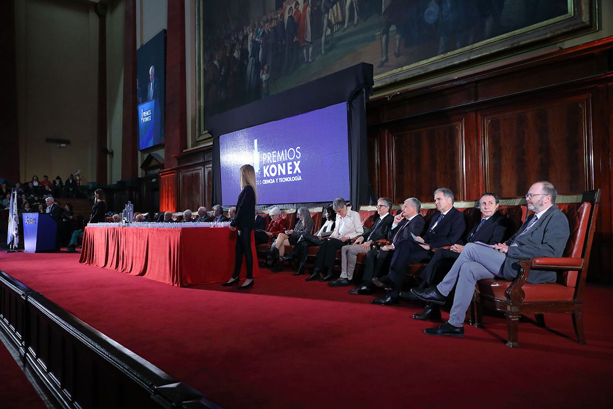 Fotos de los Diplomas al Mérito de los Premios Konex 2023