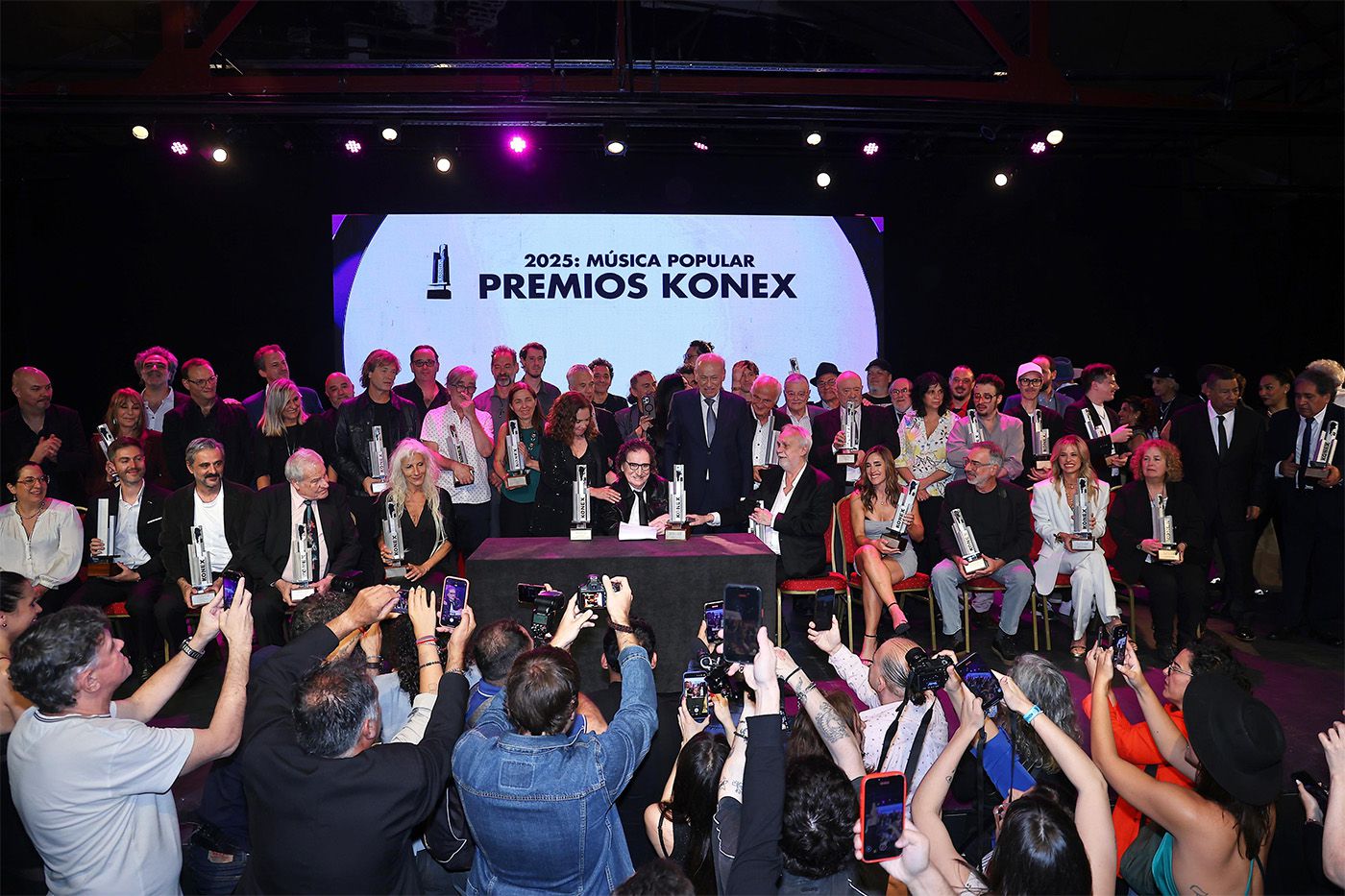 Se entregaron los Premios Konex a la Música Popular. Charly García recibió el Konex de Brillante.